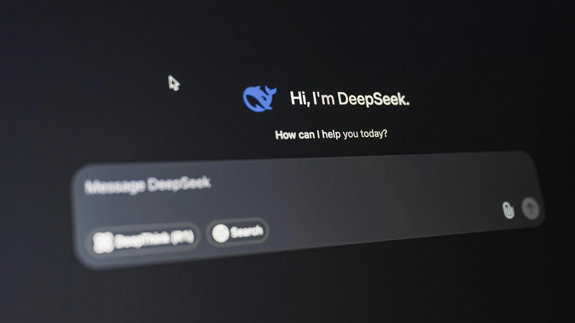 AI של DeepSeek לומדת לחשוב לבד